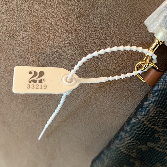 Celine Triomphe Small Clutch Bag- New with Tags - Picture 9 of 11